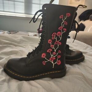 Vintage 1990s Dr Martens Black with Cherry Blossom Embroidery. Very Rare Size 7.